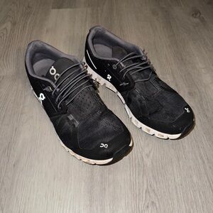 On Shoes Size W9 - Black